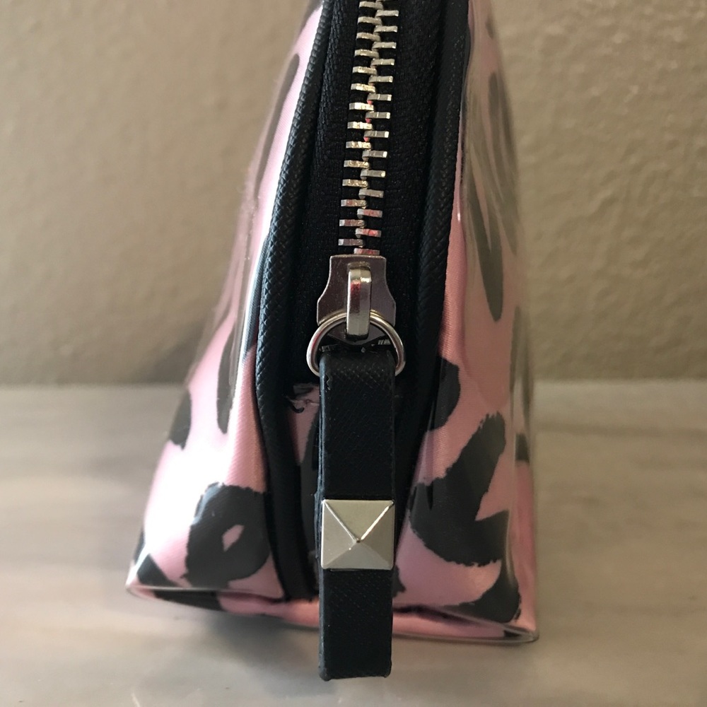 ⭐️NEW⭐️Victoria’s Secret Make-up Bag - Picture 4 of 5